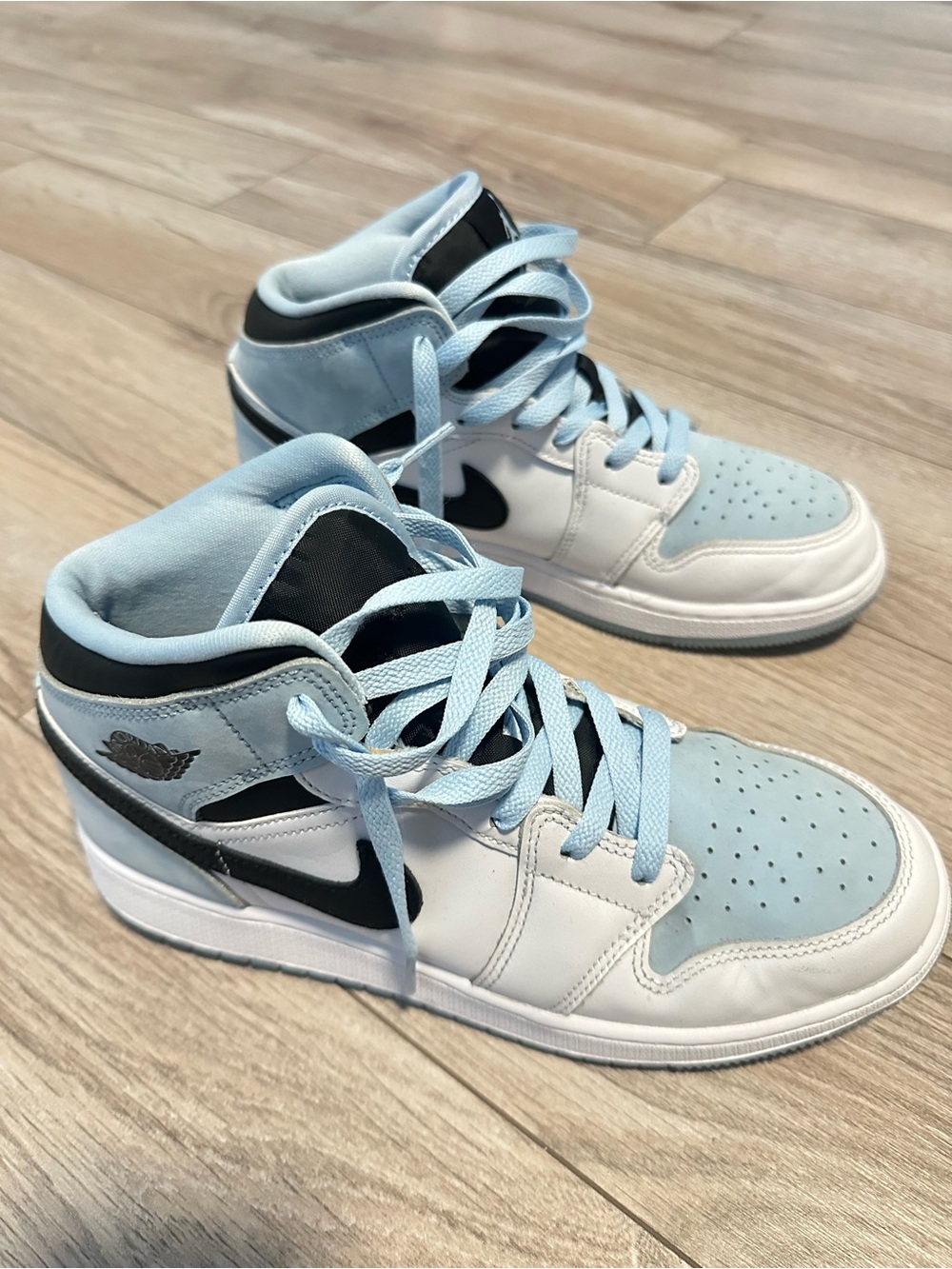 Jordan Kids High-Top Sneakers in Light Blue, White & Black